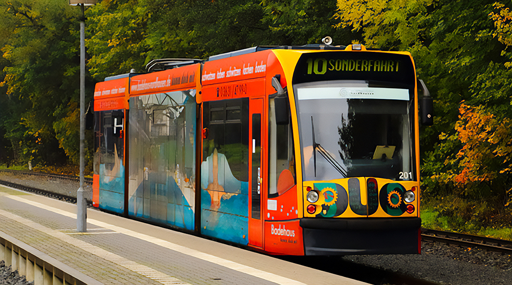 Eine Straßenbahn der Tram-Linie 10 im Bahnhof von Ilfeld