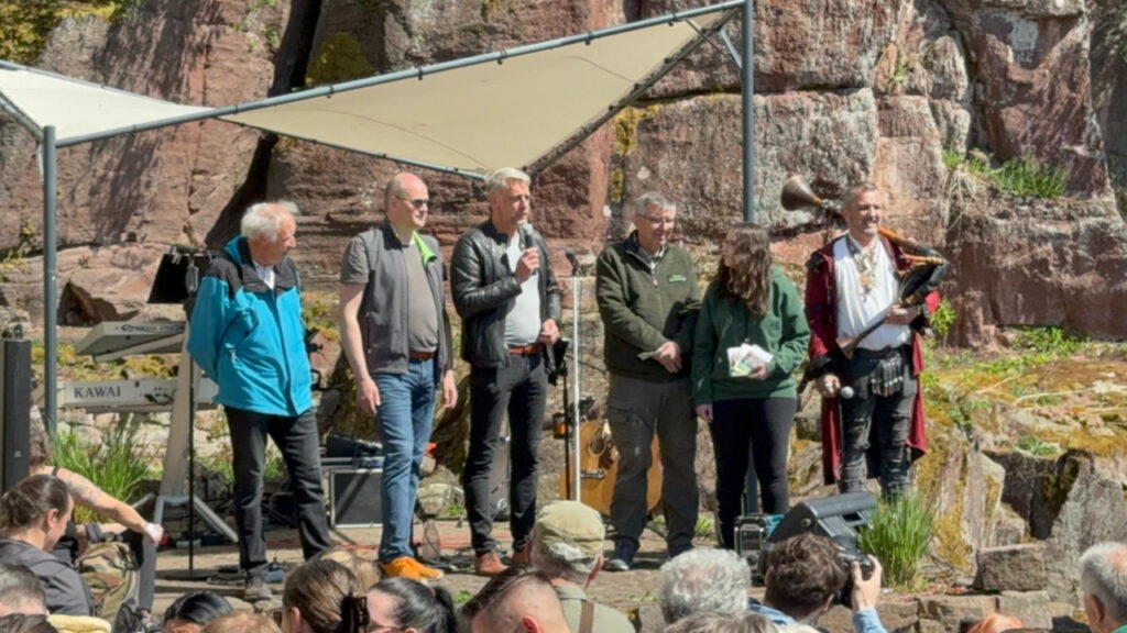 Wandersaison 2025 auf Burg Hohnstein eröffnet