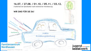 ALT-Text: Handgezeichnetes Plakat mit einem blauen Auto, in dem eine Familie sitzt. Auf dem Auto steht „Mobile Erziehungsberatung“. Im Hintergrund ist ein Haltestellenschild zu sehen. Oben stehen Termine und der Hinweis „Wir sind für Sie da!“. Unten links das Logo des Familienzentrums Nordhausen, unten rechts das Logo des Jugendsozialwerks. Rund um das Auto sind Begriffe wie „Elternberatung“, „Familienberatung“ und „Paarberatung“ geschrieben.