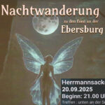 Plakat zur „Nachtwanderung zu den Feen an der Ebersburg“ mit einer schimmernden Feengestalt vor Vollmond im nächtlichen Wald. Unten stehen die Veranstaltungsinfos: Herrmannsacker/Sägemühle, 20.09.2025, Beginn 21.00 Uhr, Treffpunkt unten an der Straße zur Burg.