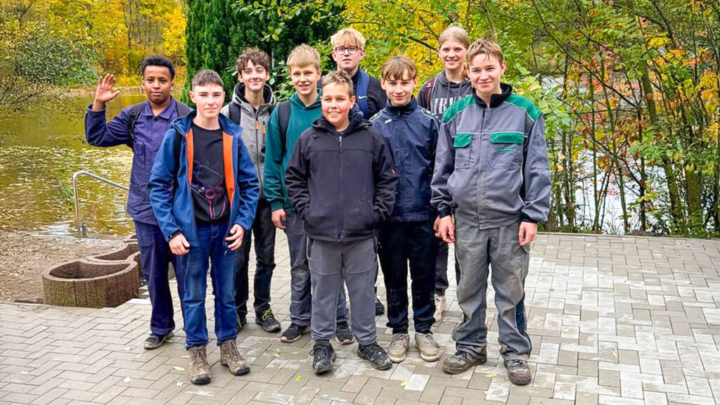 Regelschüler und Handwerksbetriebe arbeiteten am Gondelteich