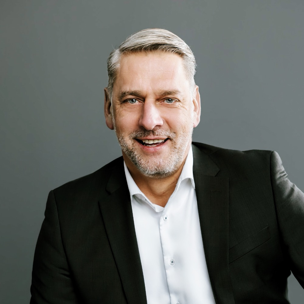 Freundliches Porträtbild des Bürgermeisters von Harztor, Stephan Klante (parteilos)