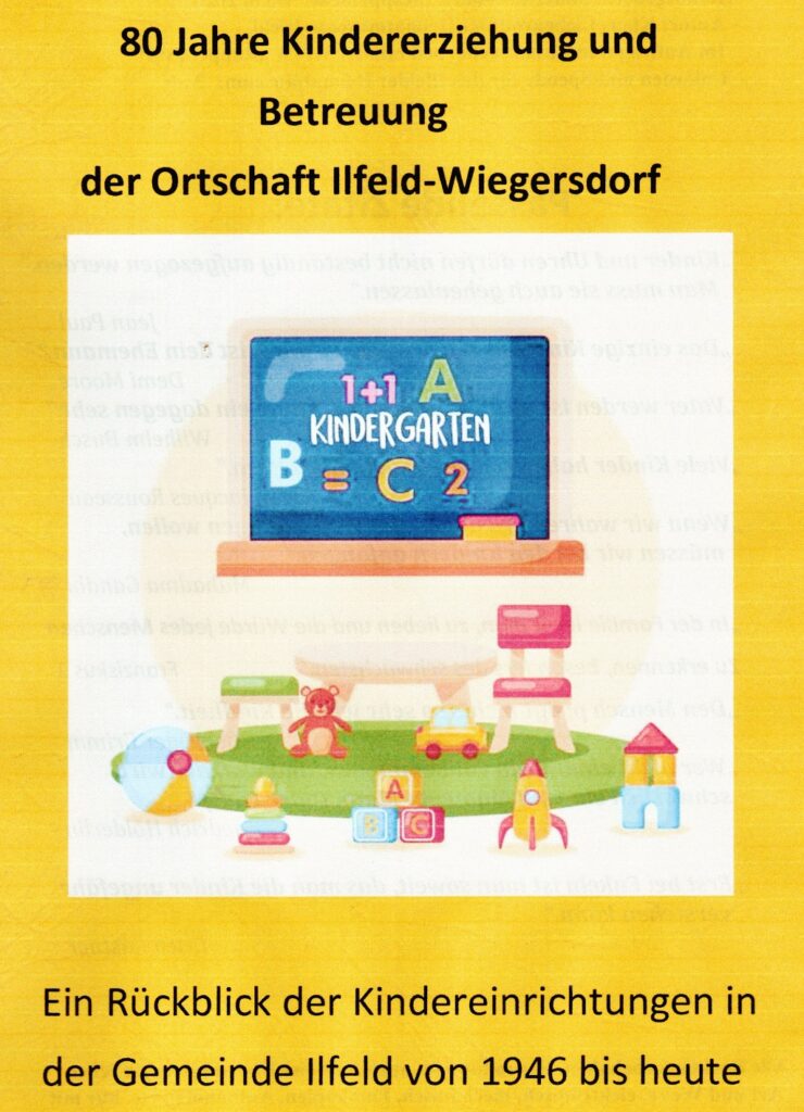Cover der neuen Chronik „Achtzig Jahre Kindererziehung und Betreuung der Ortschaft Ilfeld-Wiegersdorf". Untertitel: „Ein Rückblick der Kindereinrichtungen in der Gemeinde Ilfeld von 1946 bis heute". Auf gelbem Hintergrund zeigt eine Illustration eine Tafel mit der Aufschrift „Kindergarten" und Kinderspielzeug wie Bauklötze, einen Teddybären, einen Ball und eine Spielzeugrakete.
