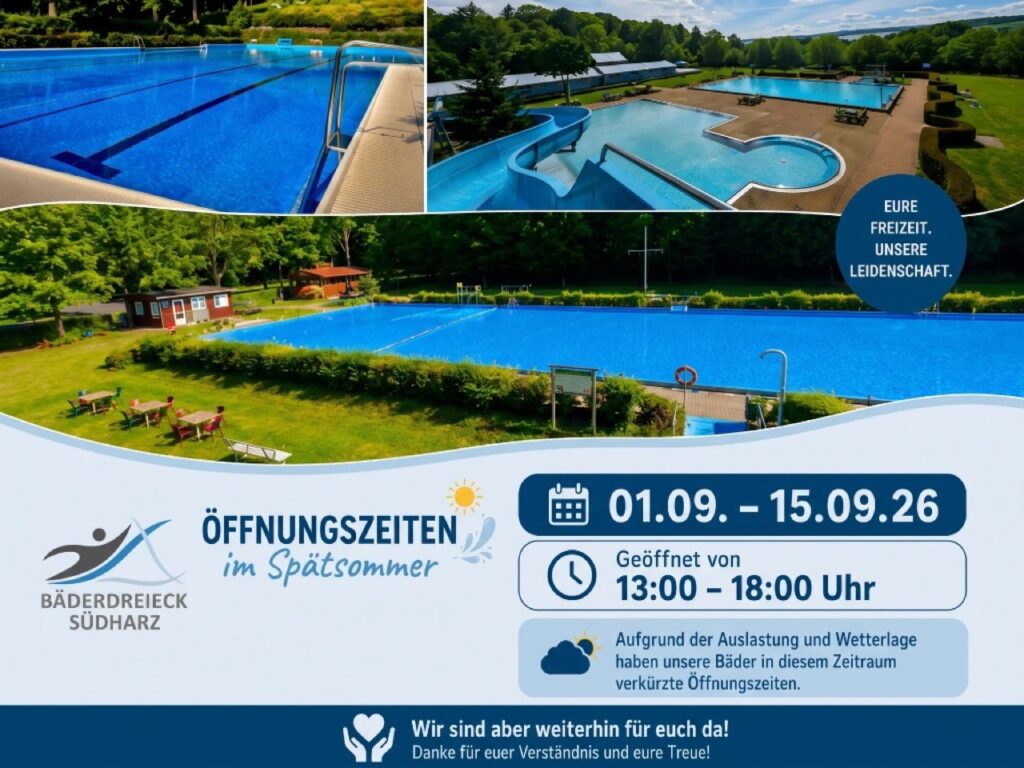 Plakat des Bäderdreieck Südharz im Querformat mit der Überschrift „Öffnungszeiten im Spätsommer". Oben drei Fotos von Freibädern mit blauem Wasser und Liegewiesen. Darunter der Zeitraum 1. bis 15. September 2026 und die Öffnungszeit 13 bis 18 Uhr. Ein Hinweis erklärt verkürzte Zeiten wegen Auslastung und Wetterlage. Unten ein Herz-Symbol und der Abschlusssatz, dass die Bäder weiterhin geöffnet sind.